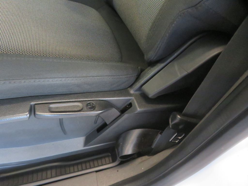 Photo 16 of this FORD TRANSIT CONNECT