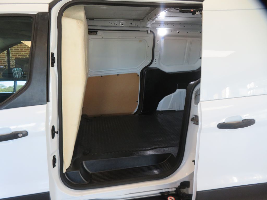 Photo 17 of this FORD TRANSIT CONNECT