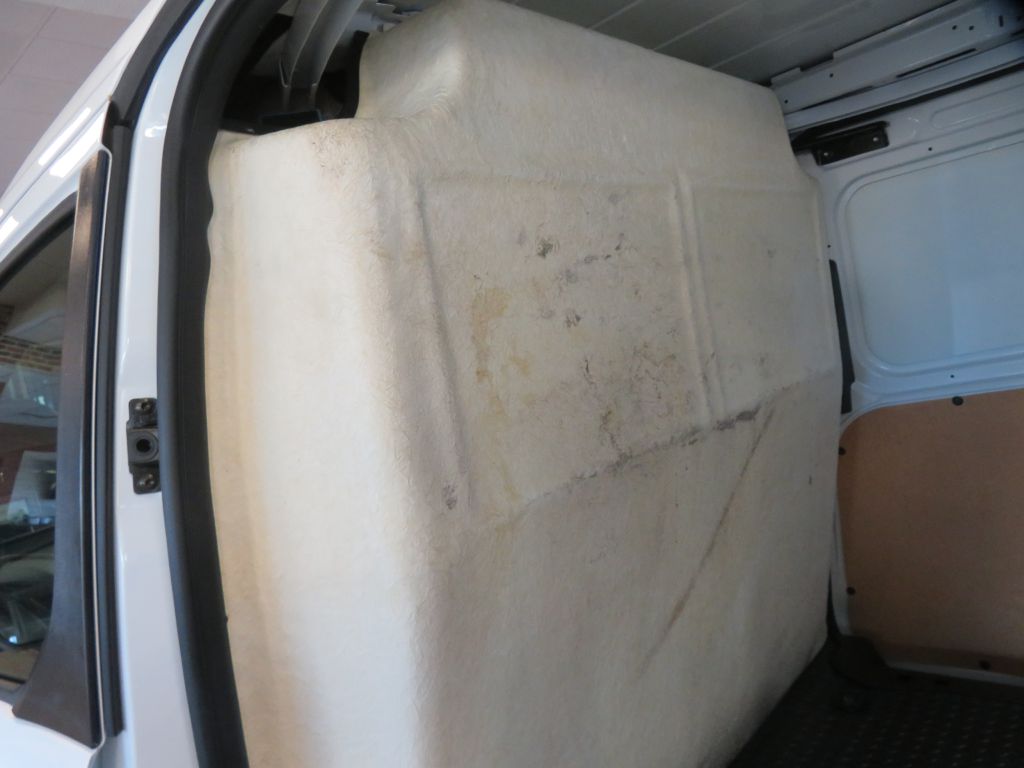 Photo 19 of this FORD TRANSIT CONNECT