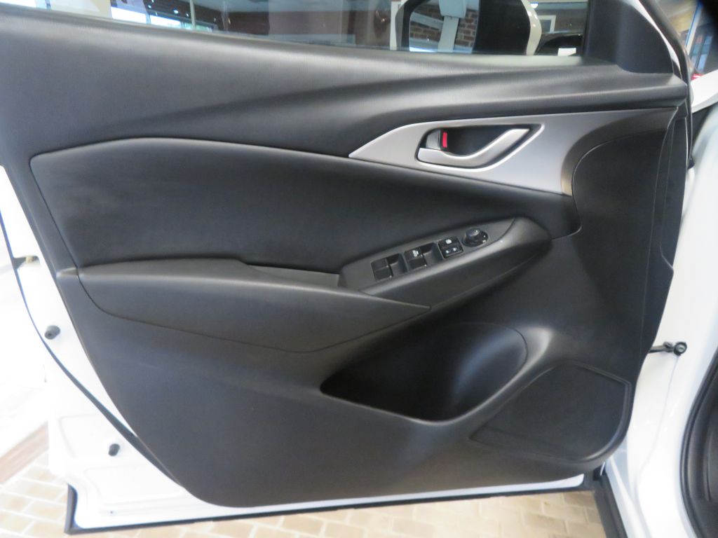 Photo 13 of this MAZDA CX-3