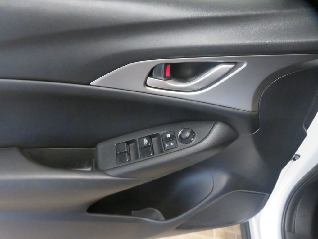 Photo 14 of this MAZDA CX-3