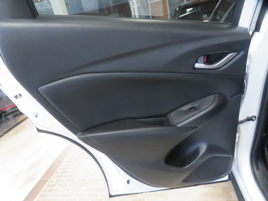 Photo 17 of this MAZDA CX-3