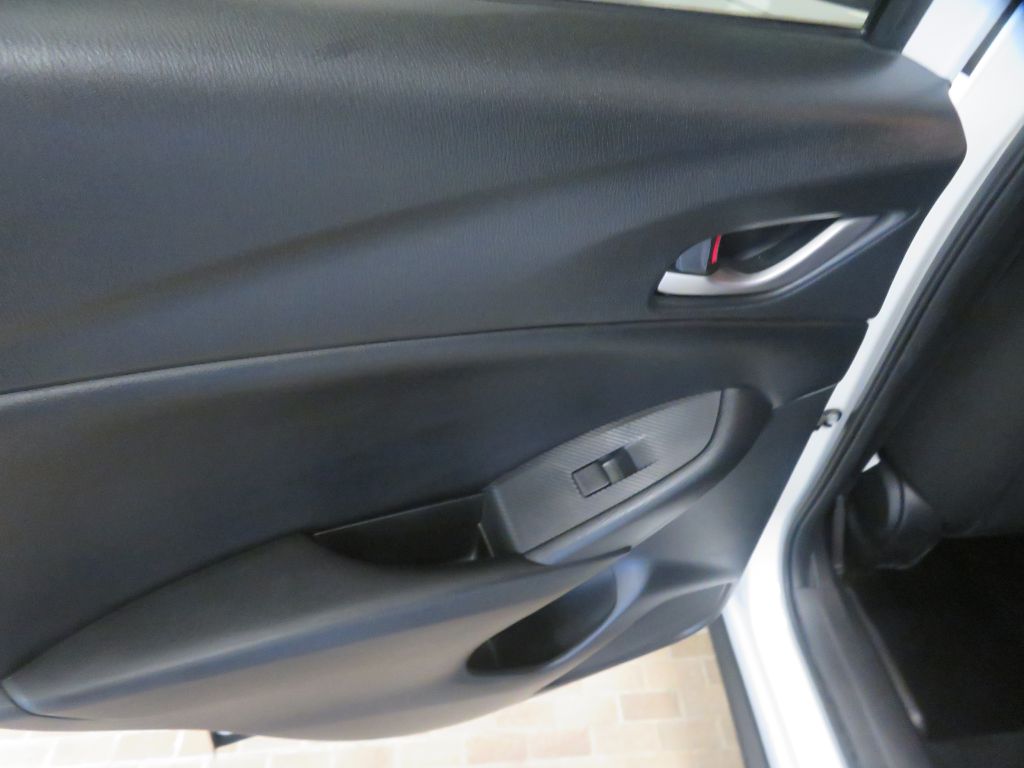 Photo 18 of this MAZDA CX-3