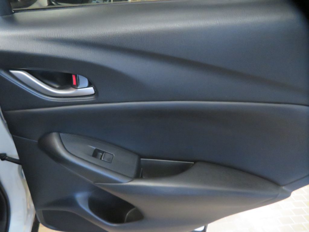 Photo 21 of this MAZDA CX-3