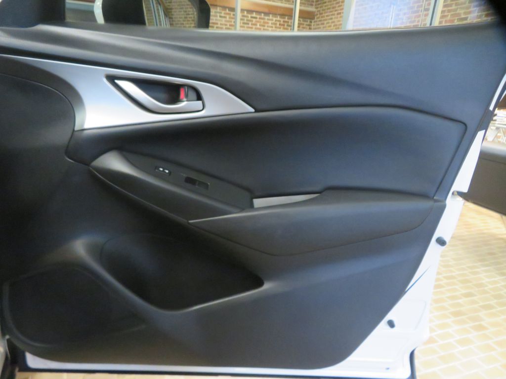 Photo 23 of this MAZDA CX-3