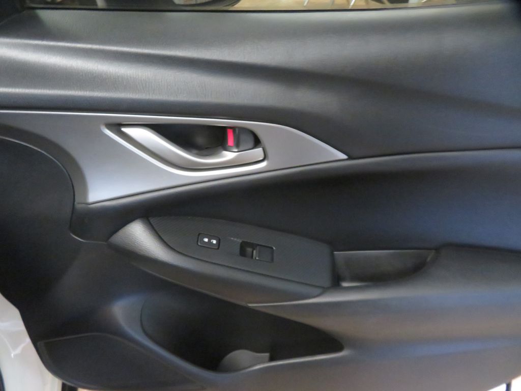 Photo 24 of this MAZDA CX-3