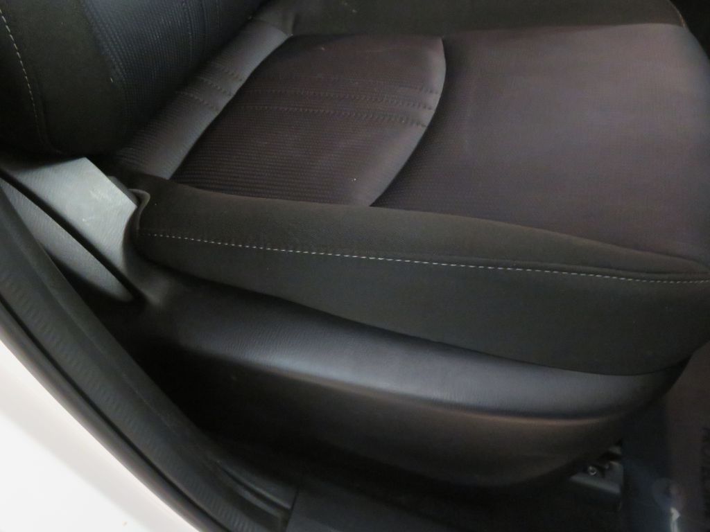 Photo 26 of this MAZDA CX-3