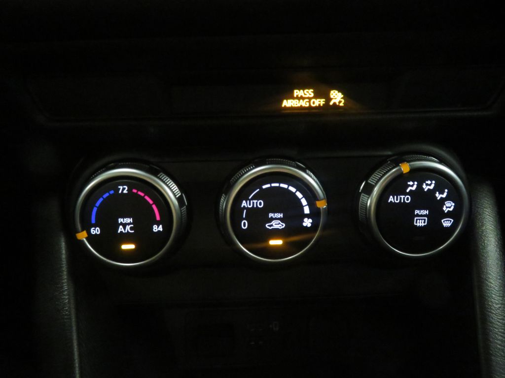 Photo 37 of this MAZDA CX-3
