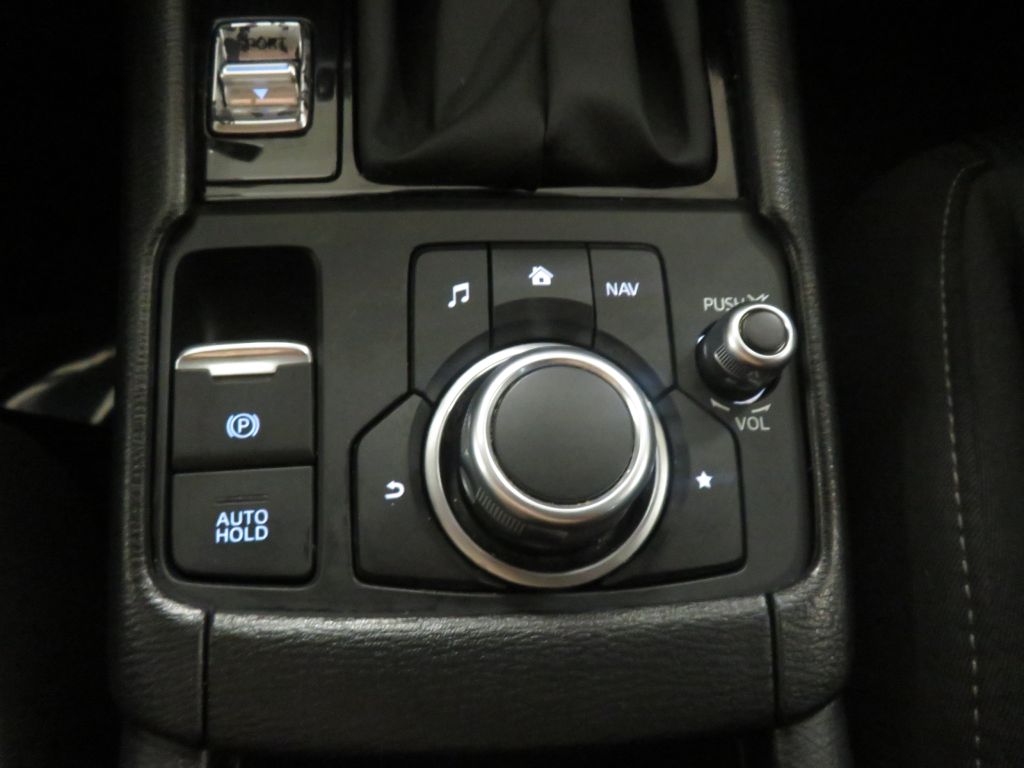 Photo 39 of this MAZDA CX-3
