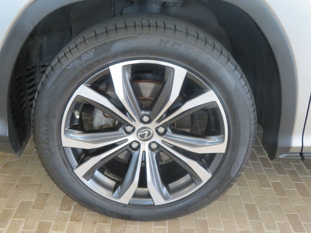 Photo 7 of this LEXUS RX L