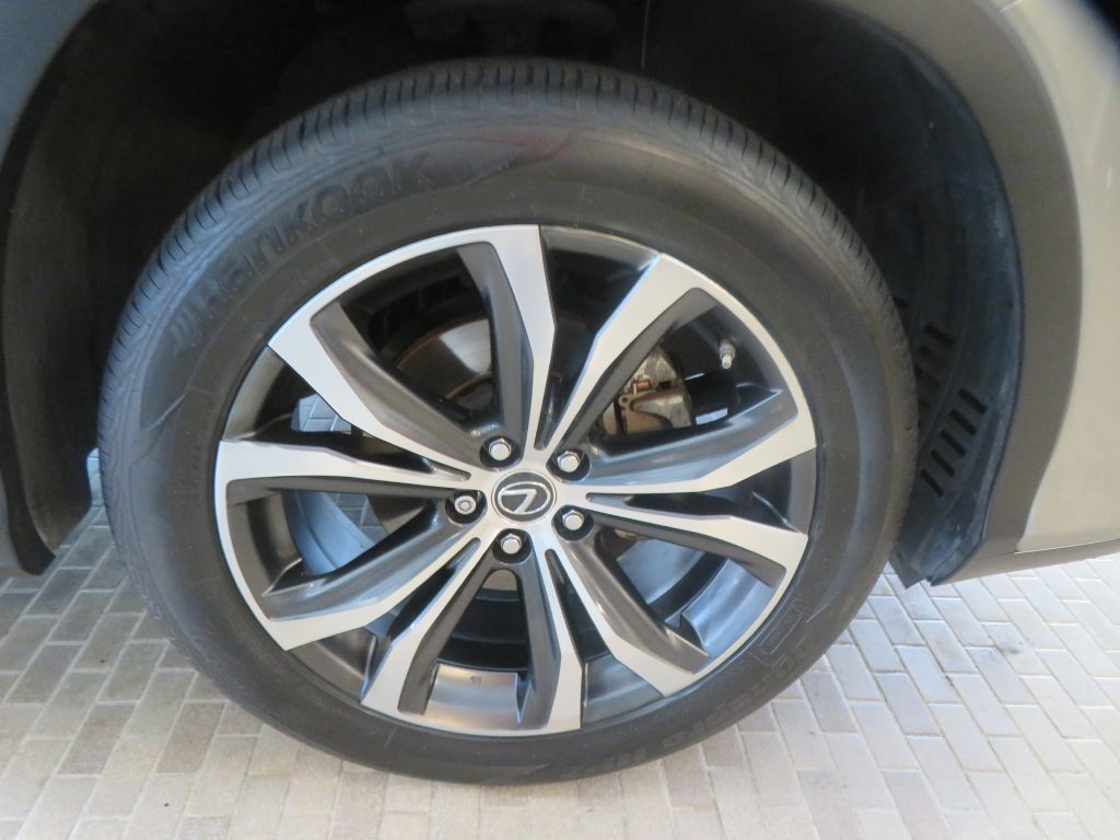 Photo 10 of this LEXUS RX L