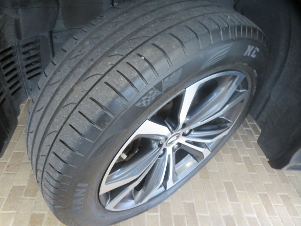 Photo 11 of this LEXUS RX L