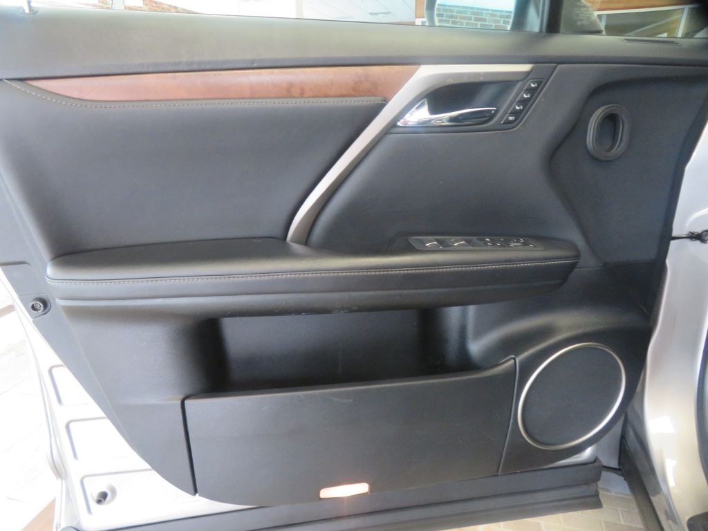 Photo 13 of this LEXUS RX L