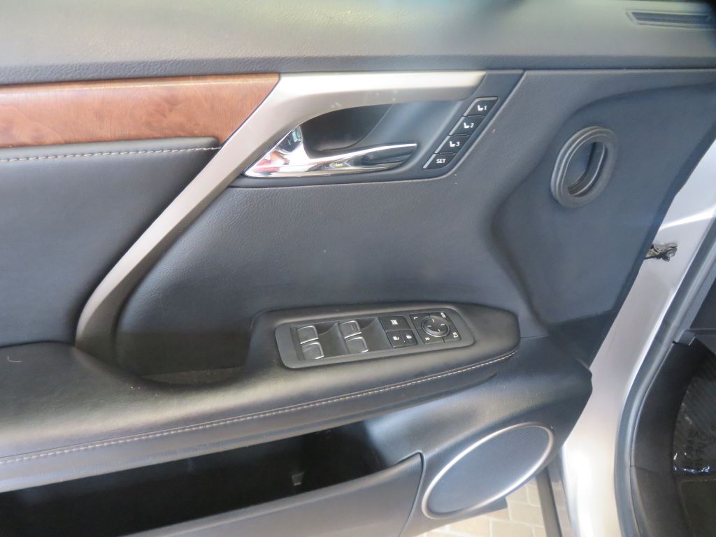 Photo 14 of this LEXUS RX L
