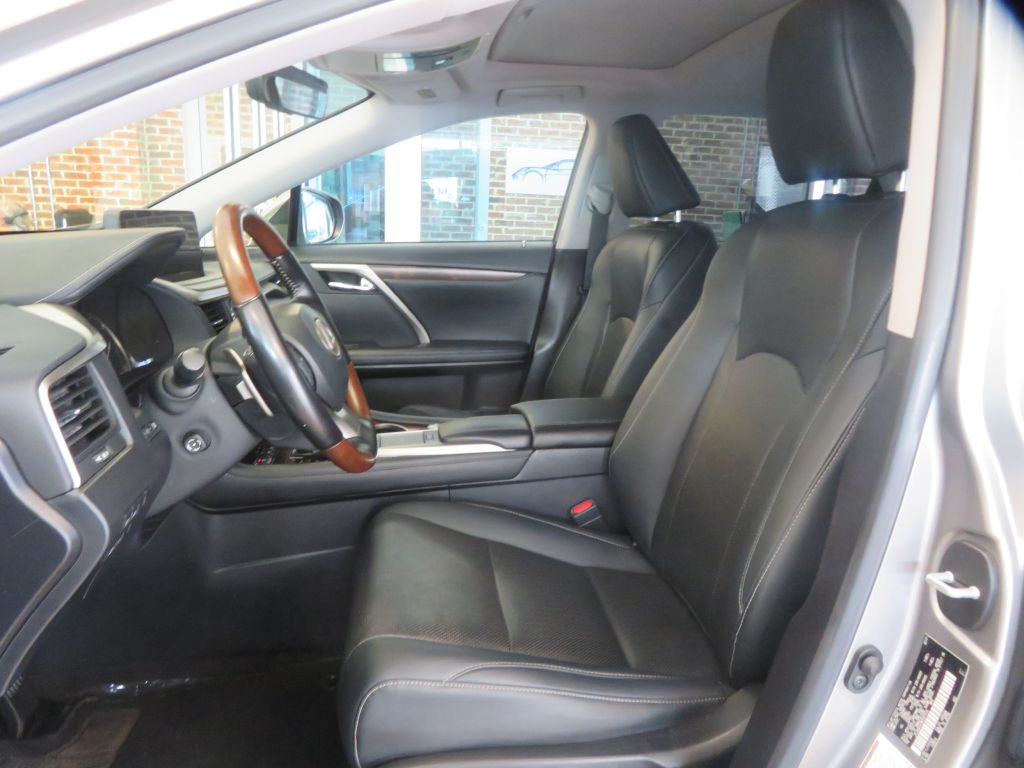 Photo 15 of this LEXUS RX L