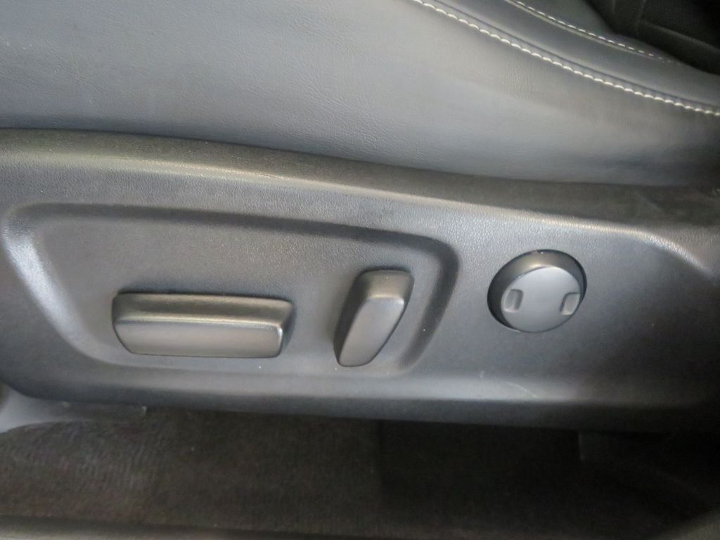 Photo 16 of this LEXUS RX L