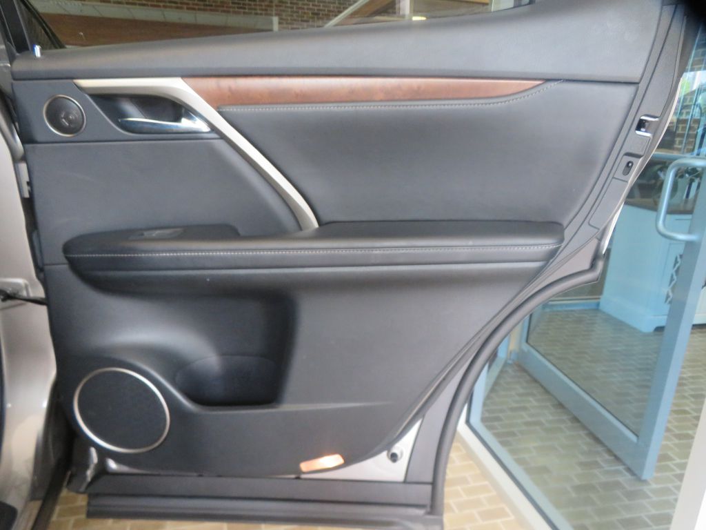 Photo 20 of this LEXUS RX L