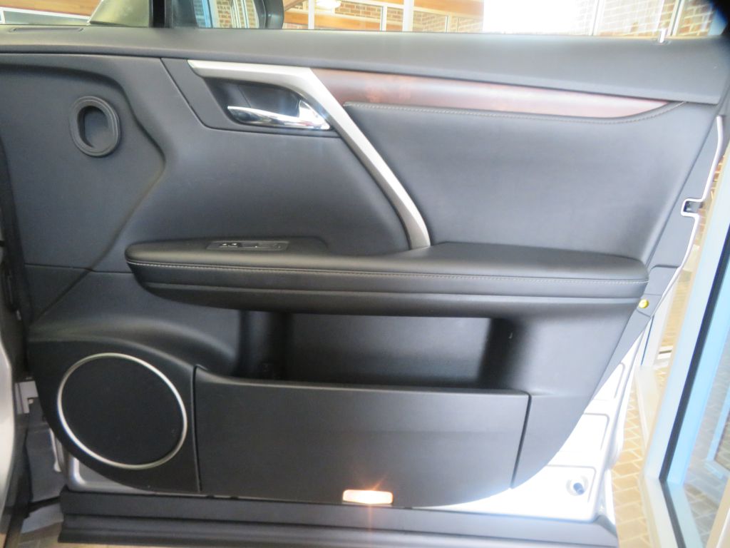 Photo 23 of this LEXUS RX L