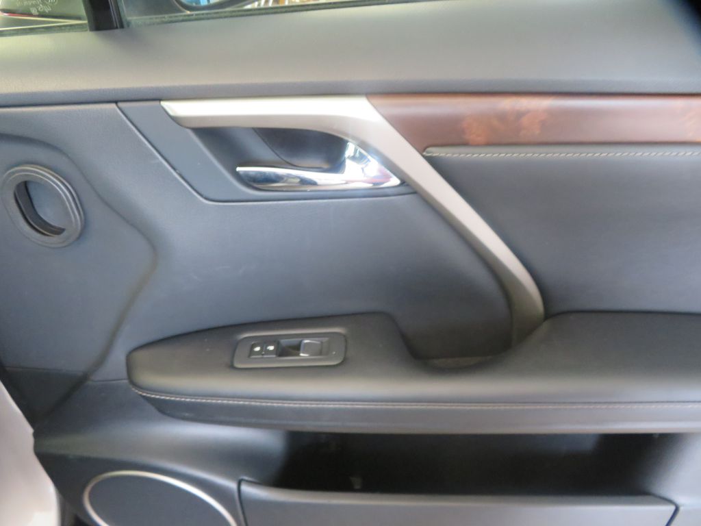 Photo 24 of this LEXUS RX L