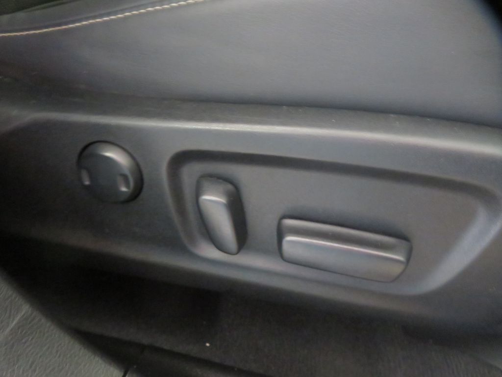 Photo 26 of this LEXUS RX L