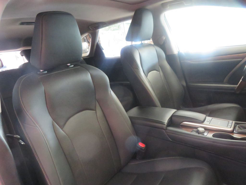 Photo 27 of this LEXUS RX L
