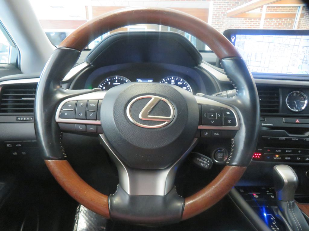 Photo 29 of this LEXUS RX L