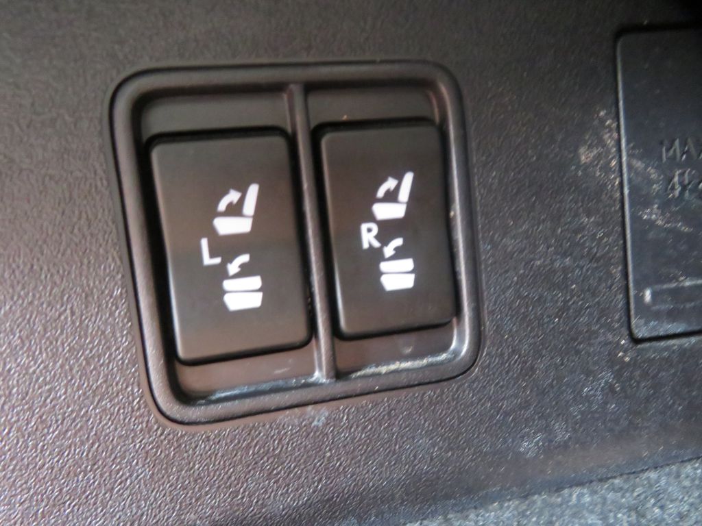 Photo 57 of this LEXUS RX L
