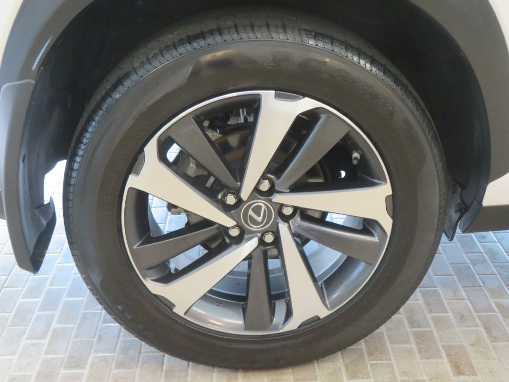Photo 9 of this LEXUS NX