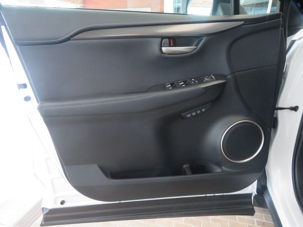 Photo 13 of this LEXUS NX