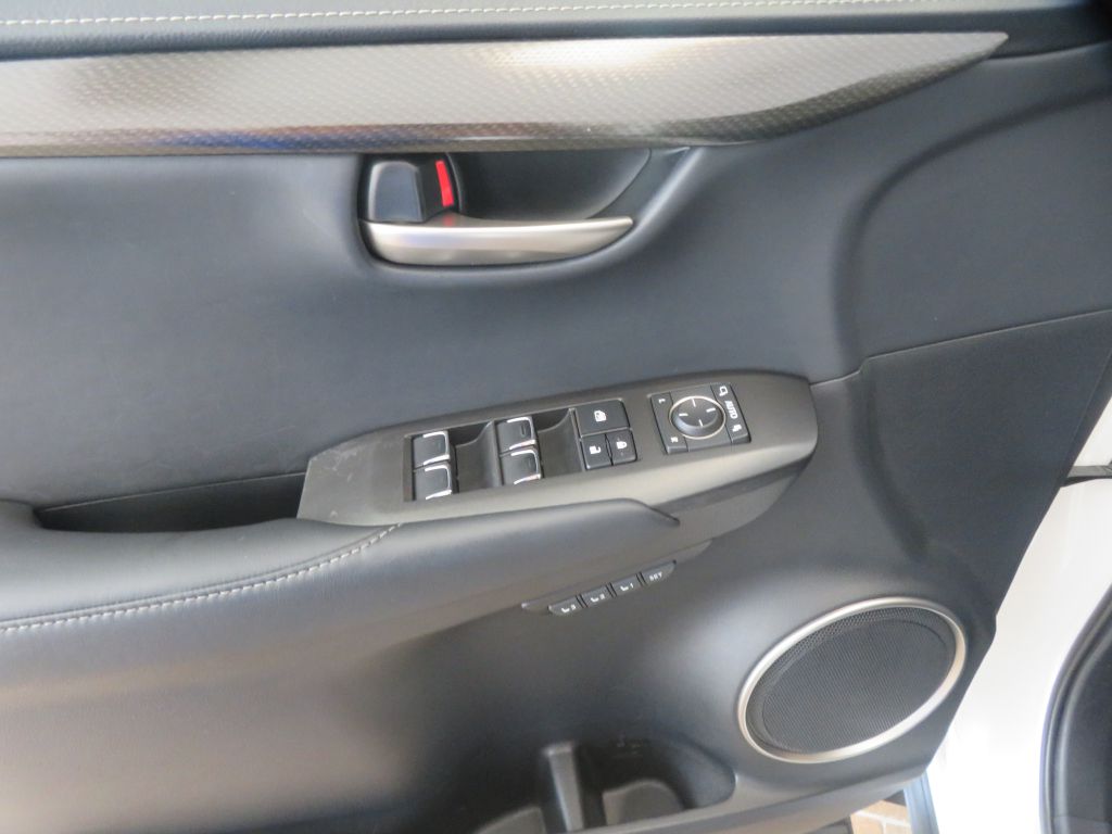 Photo 14 of this LEXUS NX
