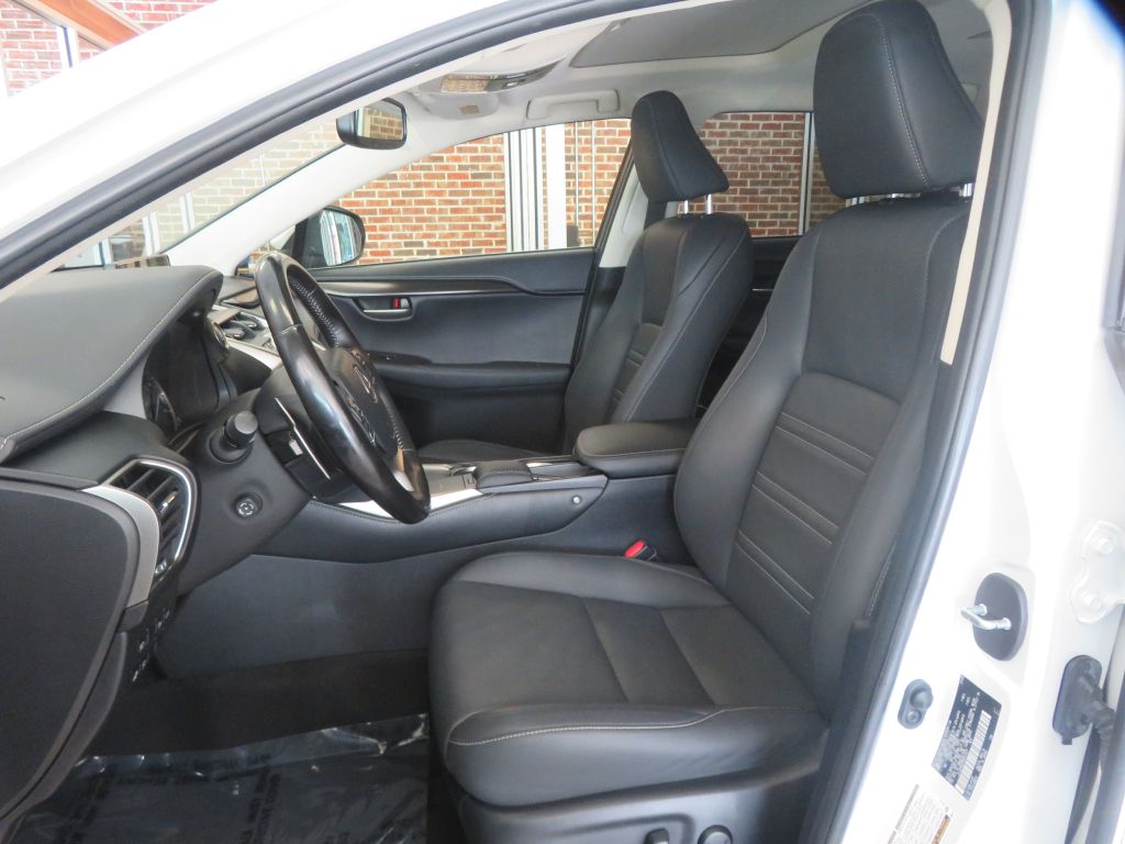 Photo 15 of this LEXUS NX