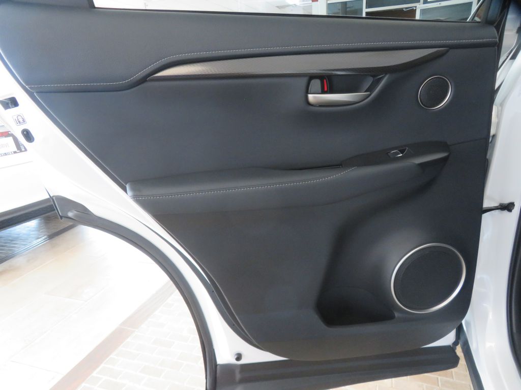Photo 17 of this LEXUS NX