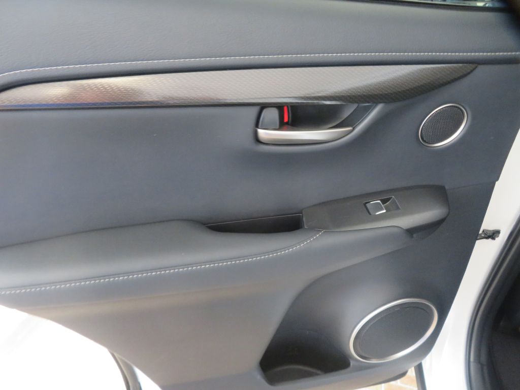 Photo 18 of this LEXUS NX