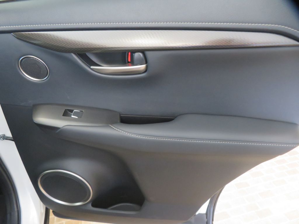 Photo 21 of this LEXUS NX