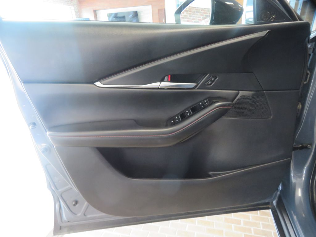 Photo 13 of this MAZDA CX-30