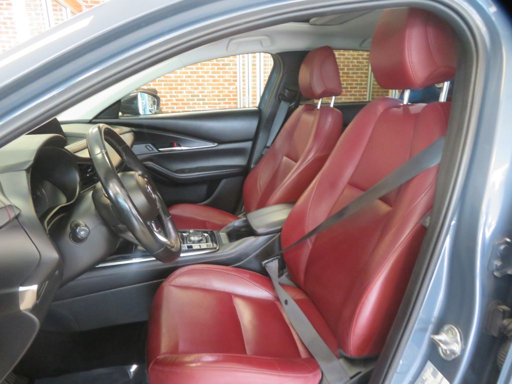 Photo 15 of this MAZDA CX-30