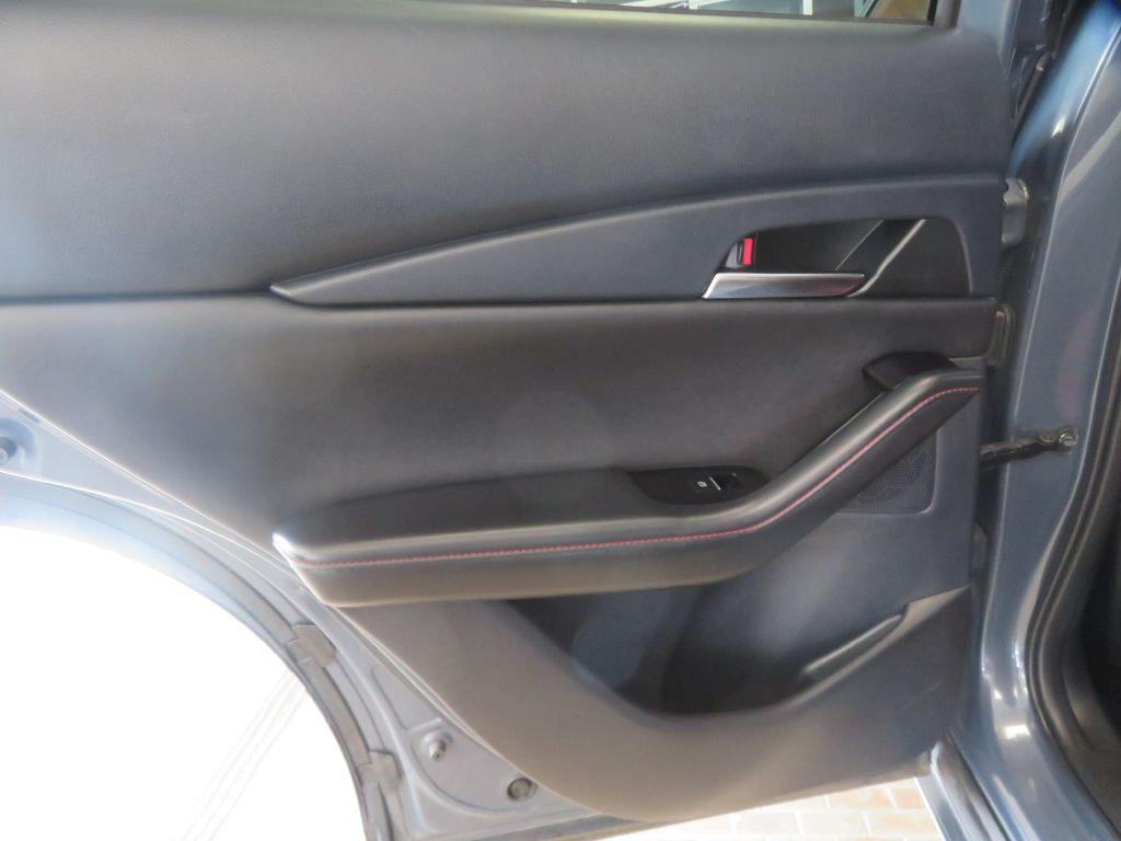 Photo 17 of this MAZDA CX-30