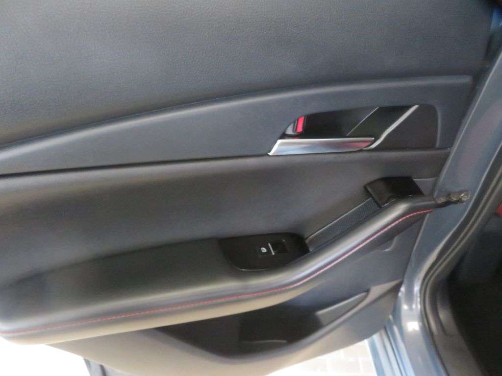 Photo 18 of this MAZDA CX-30