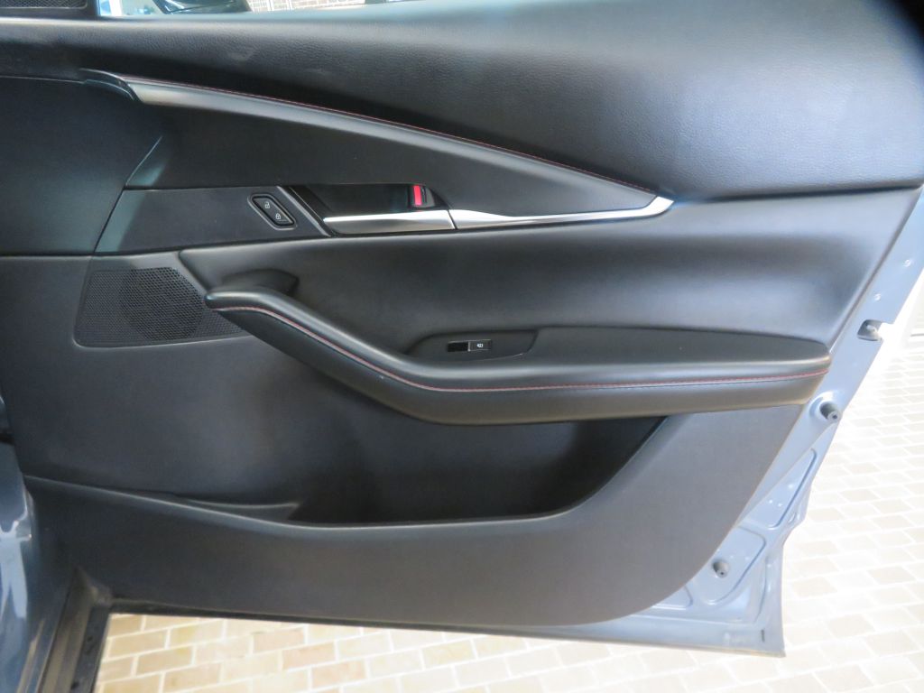 Photo 23 of this MAZDA CX-30