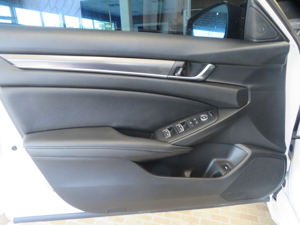 Photo 13 of this HONDA ACCORD