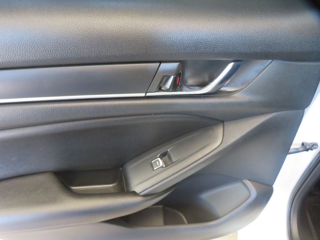 Photo 18 of this HONDA ACCORD