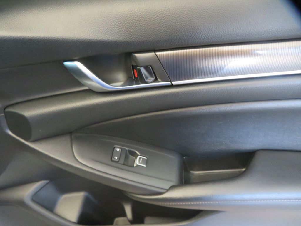Photo 23 of this HONDA ACCORD