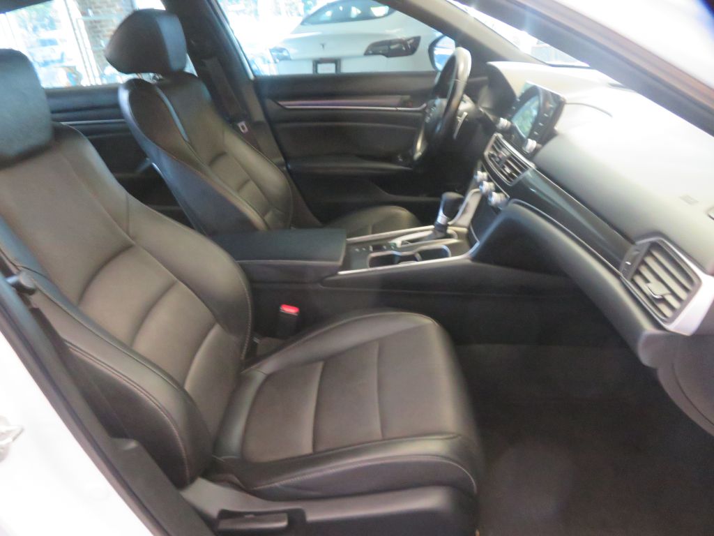 Photo 24 of this HONDA ACCORD