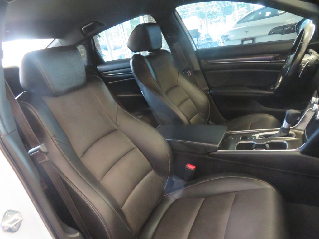 Photo 26 of this HONDA ACCORD