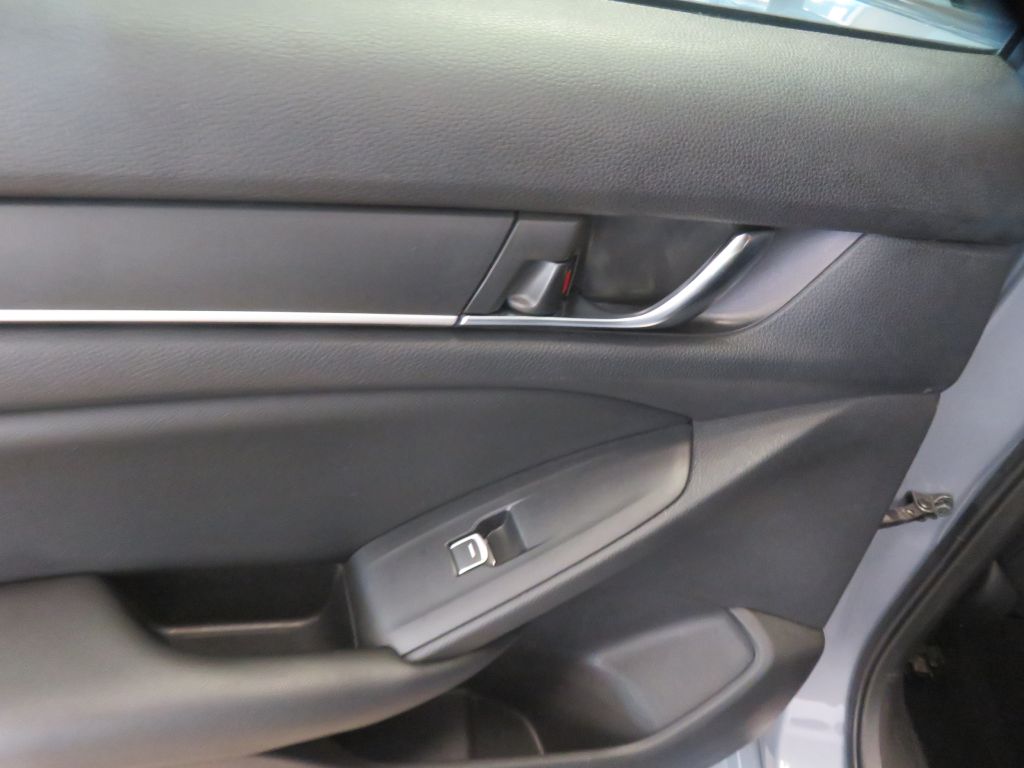 Photo 18 of this HONDA ACCORD