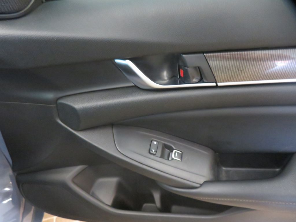 Photo 24 of this HONDA ACCORD