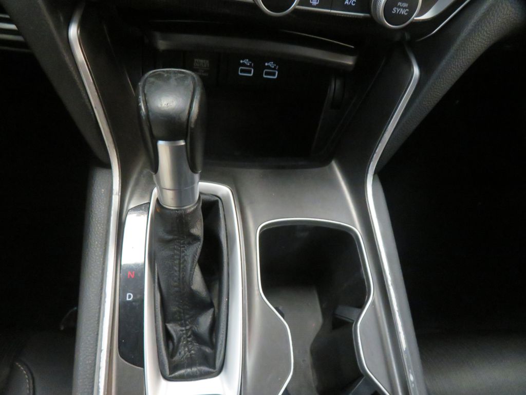 Photo 41 of this HONDA ACCORD