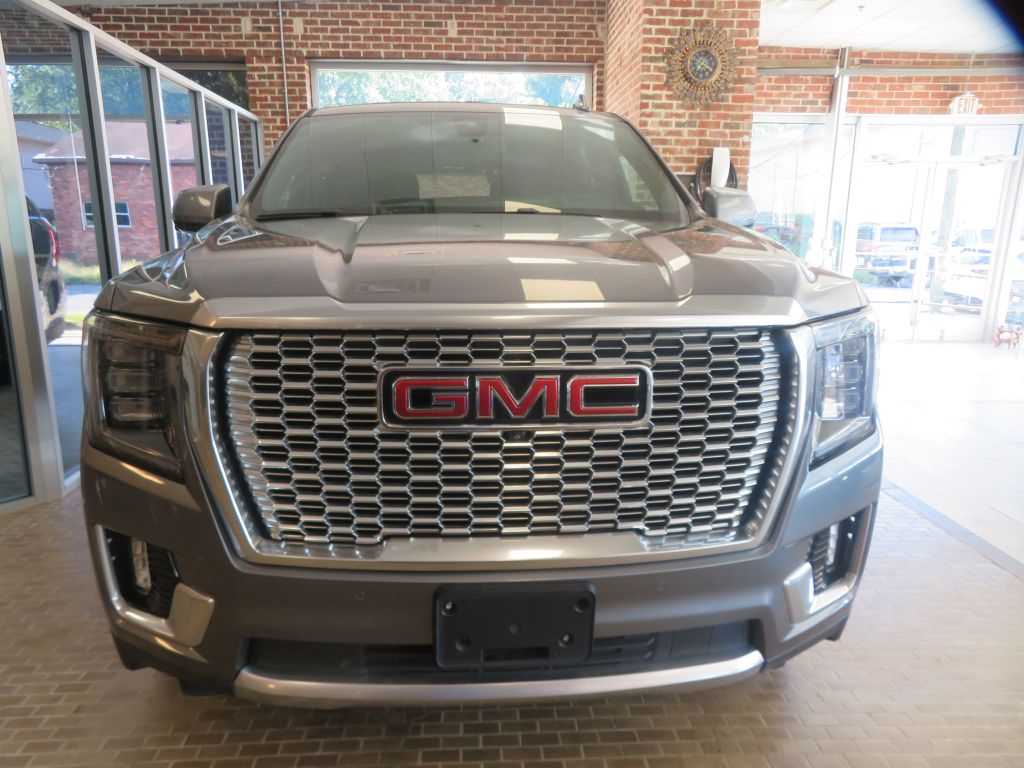 Photo 2 of this GMC YUKON