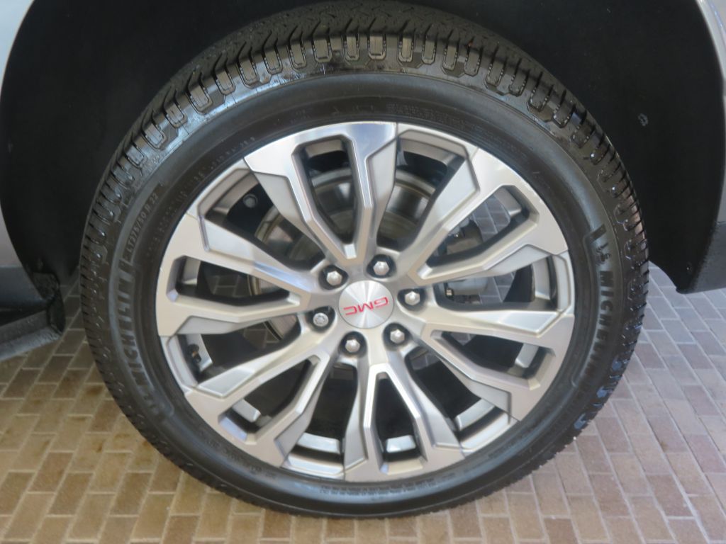 Photo 8 of this GMC YUKON