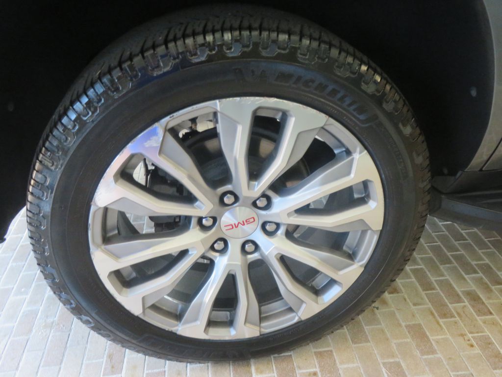 Photo 9 of this GMC YUKON